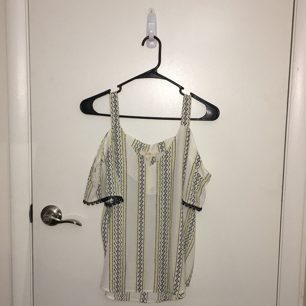 Super Cute Off the Shoulder Top!